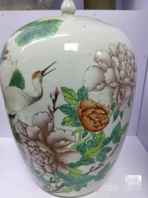 古玩陶瓷粉彩仙鶴牡丹紋冬瓜罐真品鑒賞圖