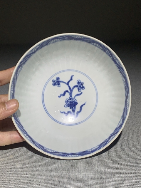 古玩陶瓷青花花卉紋瓜棱碗真品鑒賞圖
