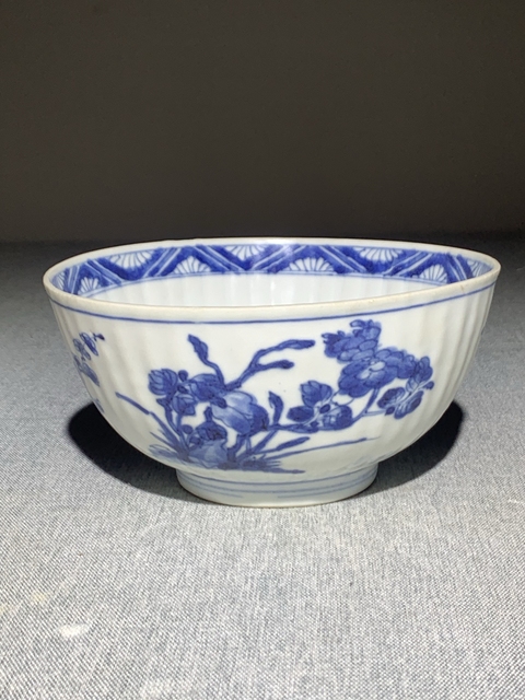 古玩陶瓷青花花卉紋瓜棱碗真品鑒賞圖