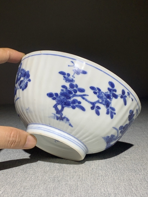 古玩陶瓷青花花卉紋瓜棱碗真品鑒賞圖