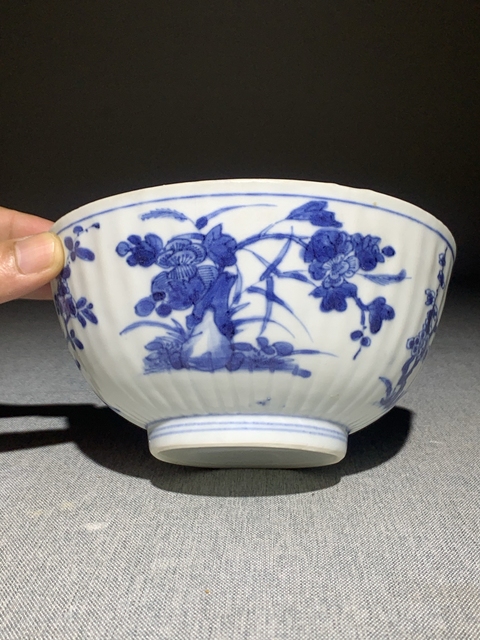 古玩陶瓷青花花卉紋瓜棱碗真品鑒賞圖