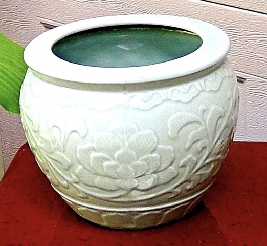 古玩陶瓷青釉浮雕花卉大缸真品鑒賞圖