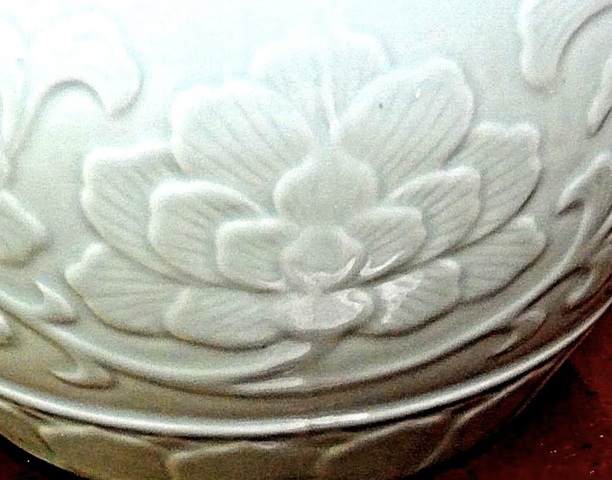 古玩陶瓷青釉浮雕花卉大缸真品鑒賞圖