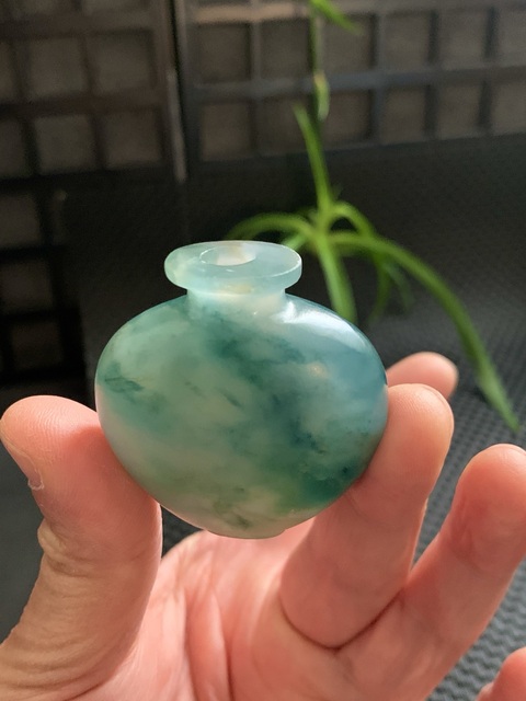 古玩玉器翡翠雕“素紋鼻煙壺”真品鑒賞圖