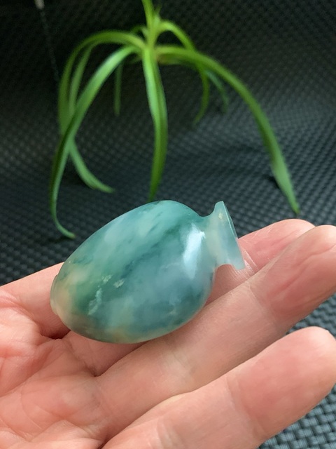 古玩玉器翡翠雕“素紋鼻煙壺”真品鑒賞圖