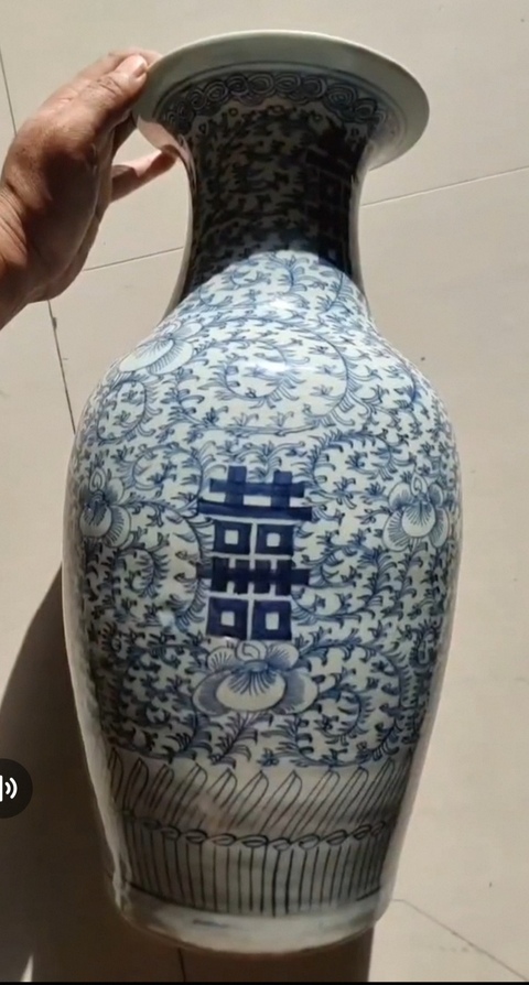 古玩陶瓷清中期纏枝花囍字紋青花撇口瓶拍賣，當前價格3500元