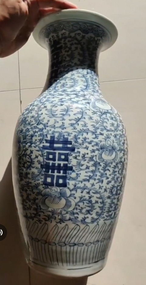 古玩陶瓷清中期纏枝花囍字紋青花撇口瓶拍賣，當前價格3500元