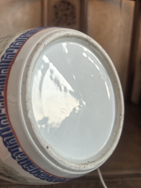 古玩陶瓷粉彩花卉蝴蝶紋粥罐真品鑒賞圖