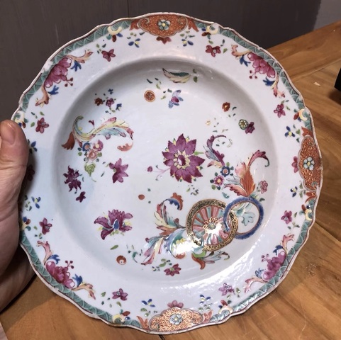 古玩陶瓷粉彩花卉紋花口盤真品鑒賞圖