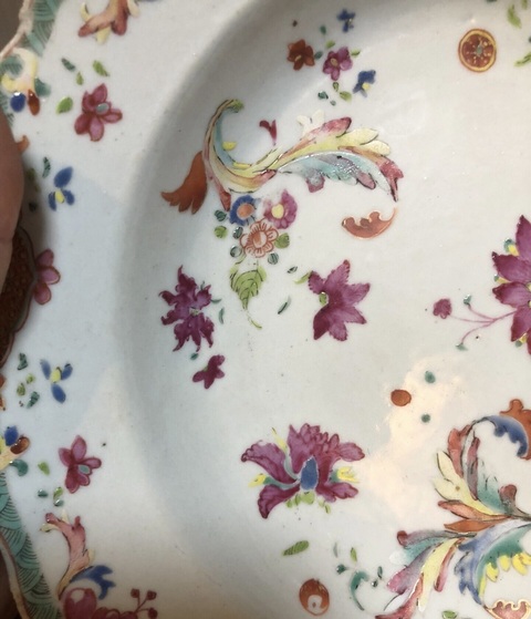 古玩陶瓷粉彩花卉紋花口盤真品鑒賞圖