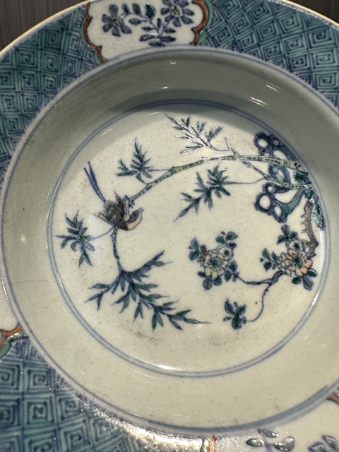 古玩陶瓷青花花鳥紋折沿盤，疑似后加斗彩真品鑒賞圖