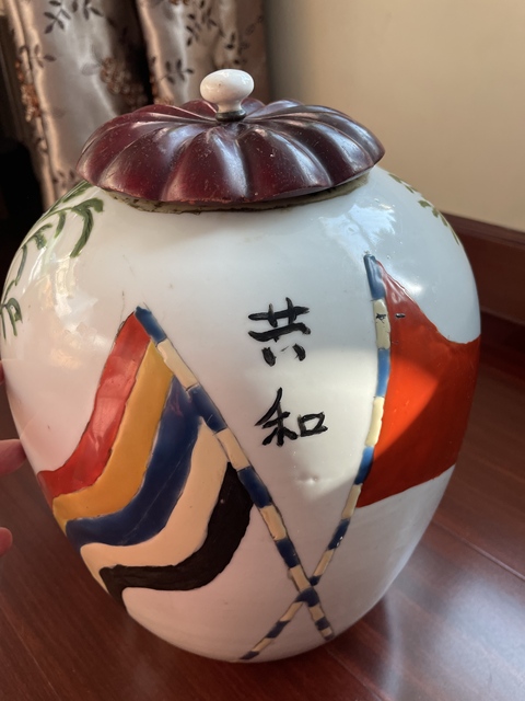 古玩陶瓷粉彩花卉紋冬瓜罐真品鑒賞圖