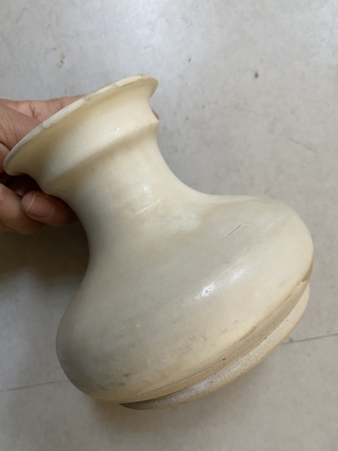 古玩陶瓷白釉盤口壺真品鑒賞圖