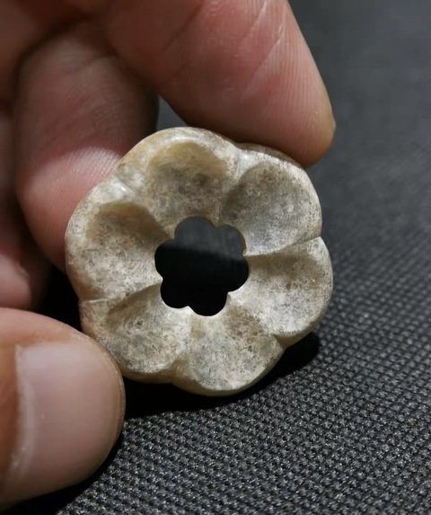 古玩玉器玉雕海棠環真品鑒賞圖