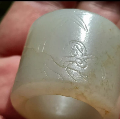 古玩玉器花草紋玉扳指真品鑒賞圖