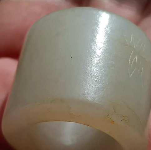 古玩玉器花草紋玉扳指真品鑒賞圖