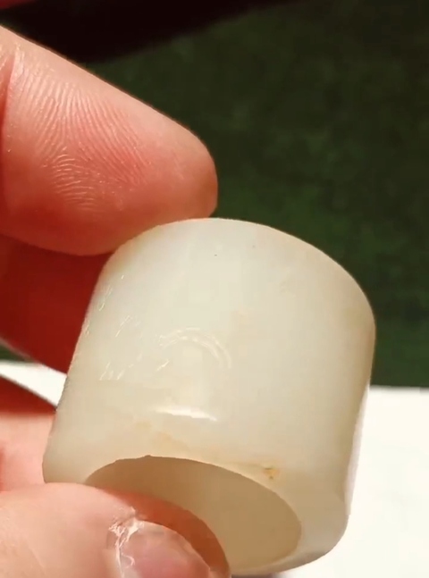 古玩玉器花草紋玉扳指真品鑒賞圖