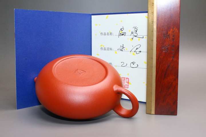 古玩雜項扁腹紫砂壺【全手工】【粗砂皺皮朱泥】真品鑒賞圖