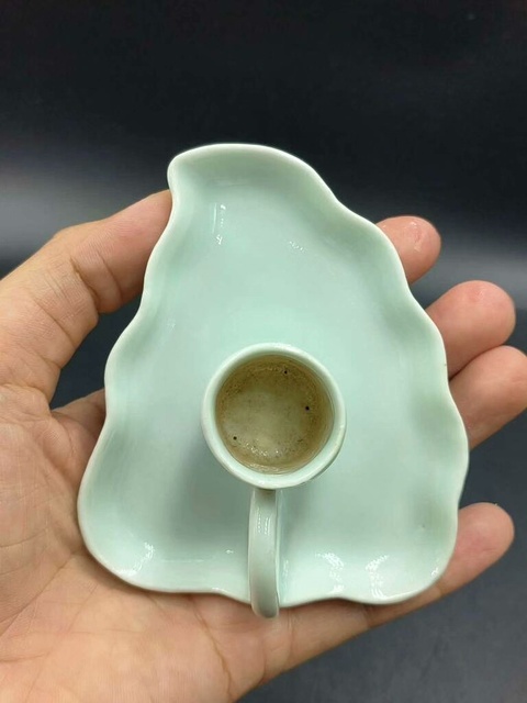 古玩陶瓷民國青白釉燭臺真品鑒賞圖