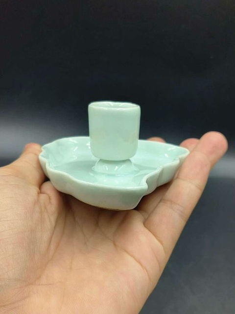 古玩陶瓷民國青白釉燭臺真品鑒賞圖