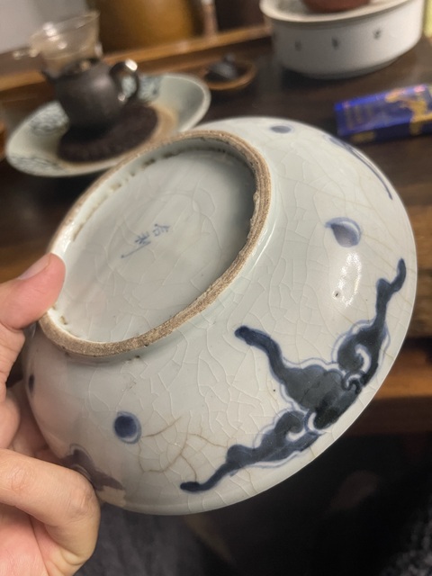 古玩陶瓷過墻龍紋青花盤真品鑒賞圖