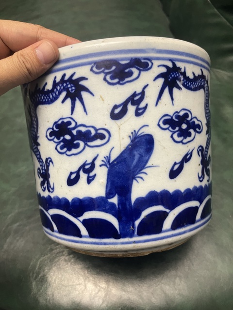 古玩陶瓷二龍戲珠青花圈足筒式香爐真品鑒賞圖