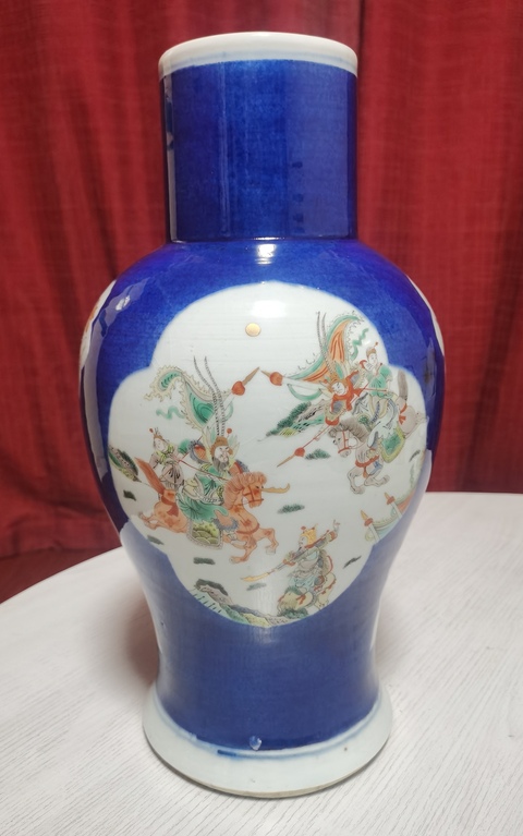 古玩陶瓷灑藍釉開窗五彩人物故事紋瓶真品鑒賞圖