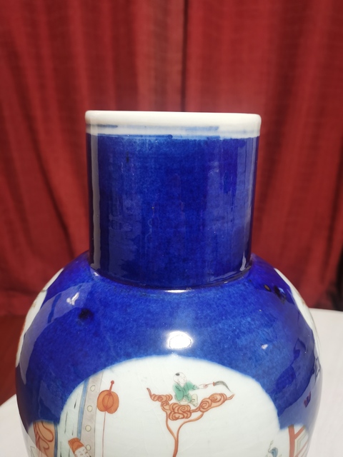 古玩陶瓷灑藍釉開窗五彩人物故事紋瓶真品鑒賞圖