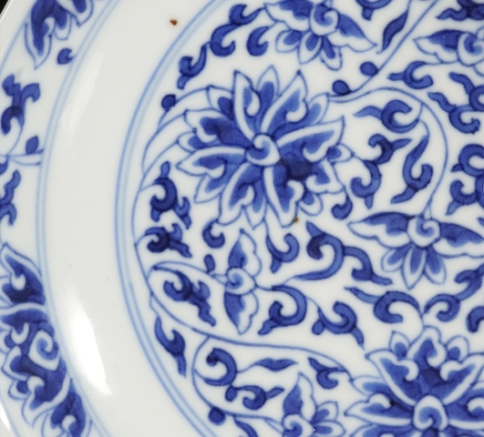 古玩陶瓷青花纏枝花卉紋臥盤真品鑒賞圖