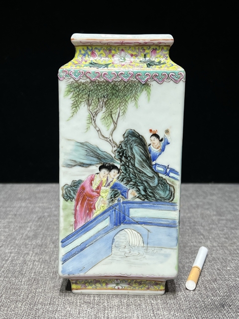 古玩陶瓷民國 新粉彩人物紋四方瓶真品鑒賞圖