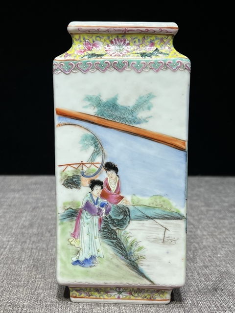 古玩陶瓷民國 新粉彩人物紋四方瓶真品鑒賞圖