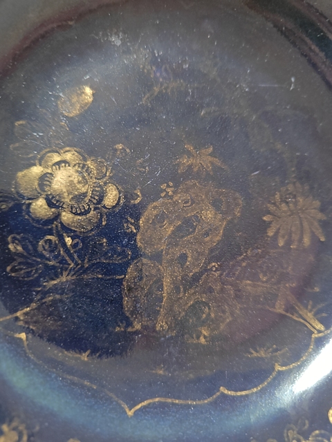 古玩陶瓷藍釉描金盤真品鑒賞圖