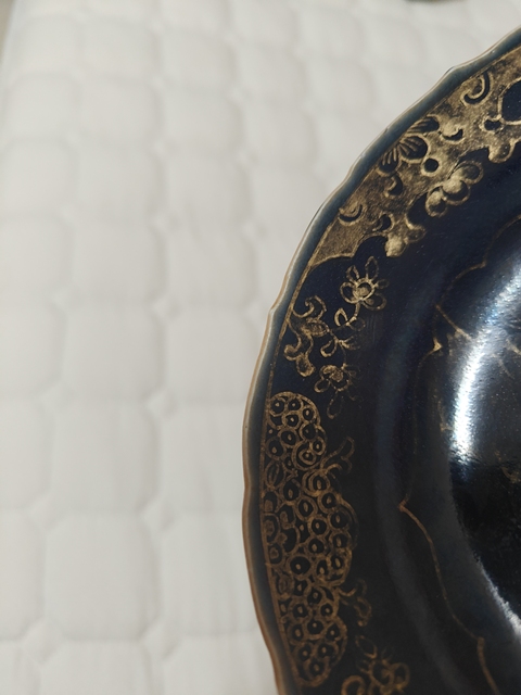 古玩陶瓷藍釉描金盤真品鑒賞圖