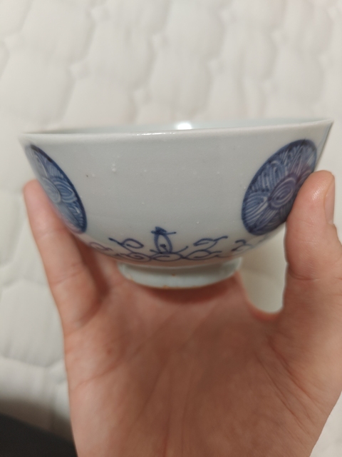 古玩陶瓷花卉紋青花小碗真品鑒賞圖