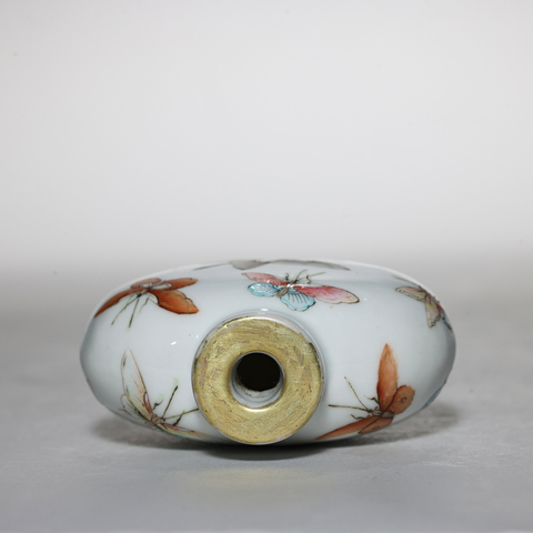 古玩陶瓷粉彩蝴蝶紋鼻煙壺，款疑似后加真品鑒賞圖