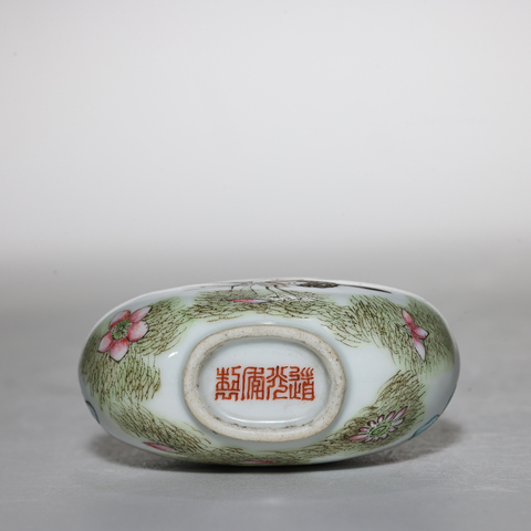 古玩陶瓷粉彩蝴蝶紋鼻煙壺，款疑似后加真品鑒賞圖