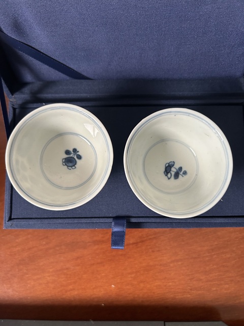 古玩陶瓷花卉紋青花杯真品鑒賞圖