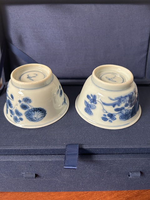 古玩陶瓷花卉紋青花杯真品鑒賞圖