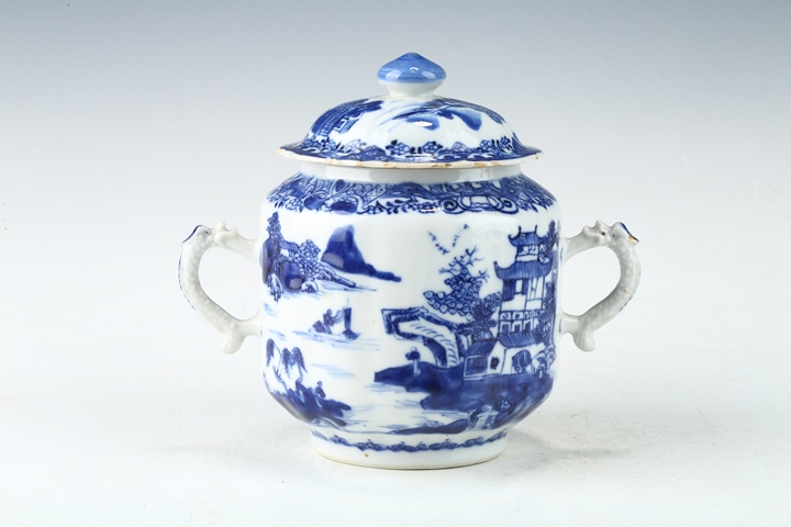 古玩陶瓷乾隆·青花山水人物紋雙耳蓋缸真品鑒賞圖