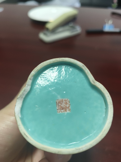 古玩陶瓷仿石紋釉洪福齊天包袱形筆筒真品鑒賞圖