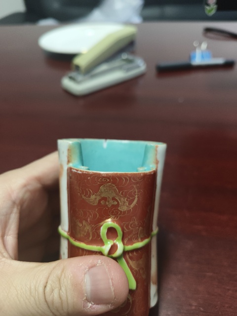 古玩陶瓷仿石紋釉洪福齊天包袱形筆筒真品鑒賞圖