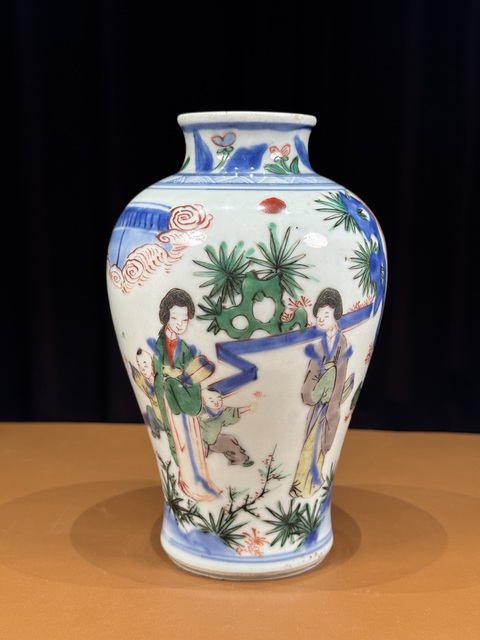 古玩陶瓷青花五彩故事人物瓶真品鑒賞圖