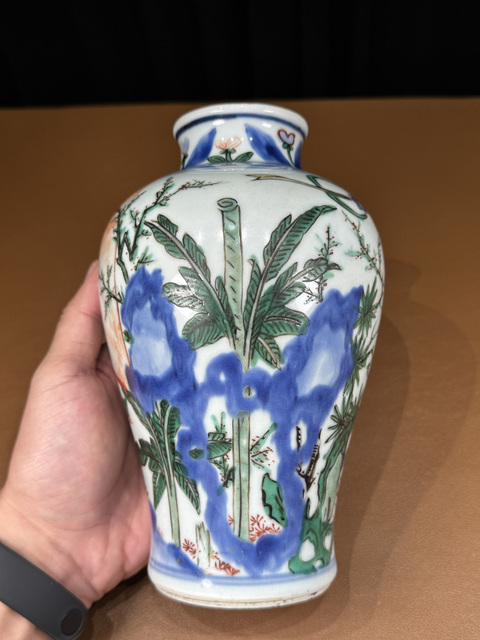 古玩陶瓷青花五彩故事人物瓶真品鑒賞圖