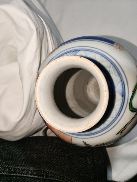 古玩陶瓷五彩侍女嬰戲圖梅瓶真品鑒賞圖