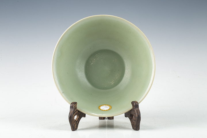 古玩陶瓷明以前·龍泉青釉蓮瓣紋碗拍賣，當前價格3744元