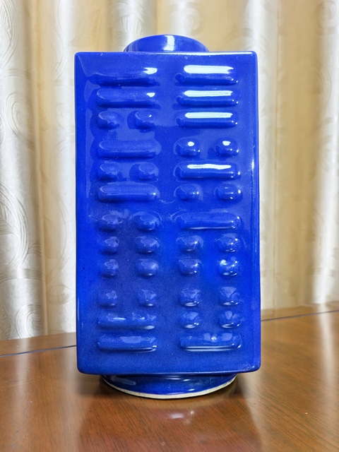 古玩陶瓷清晚期 霽藍釉八卦紋琮式瓶拍賣，當前價格11000元