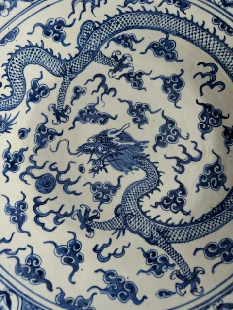 古玩陶瓷火珠龍紋青花盤真品鑒賞圖