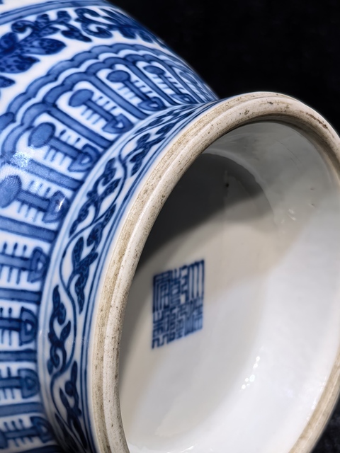 古玩陶瓷青花福壽紋鳩耳銜環尊真品鑒賞圖