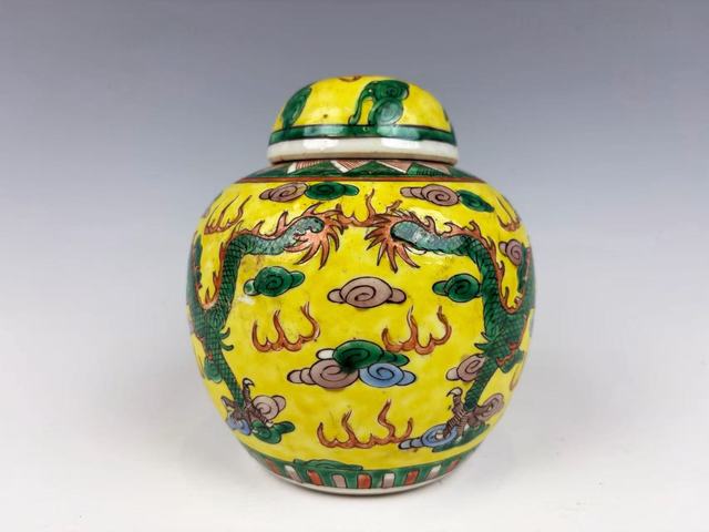 古玩陶瓷清末民初·黃地五彩雙龍戲珠蓋罐拍賣，當前價格548元