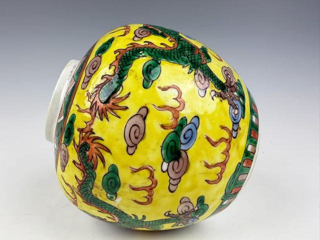 古玩陶瓷清末民初·黃地五彩雙龍戲珠蓋罐拍賣，當前價格548元